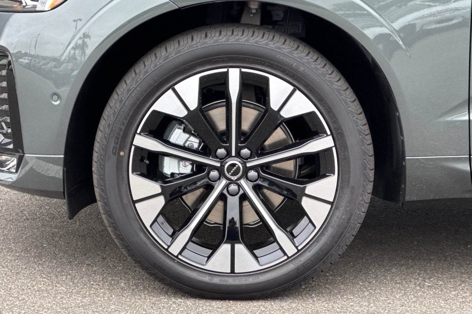 2026 Volvo XC60 B5 Plus