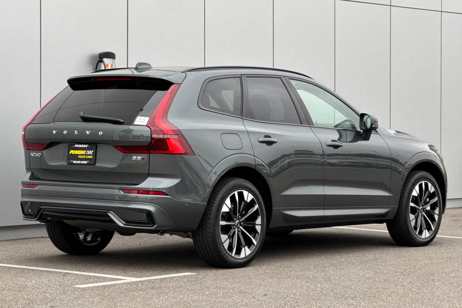 2026 Volvo XC60 B5 Plus