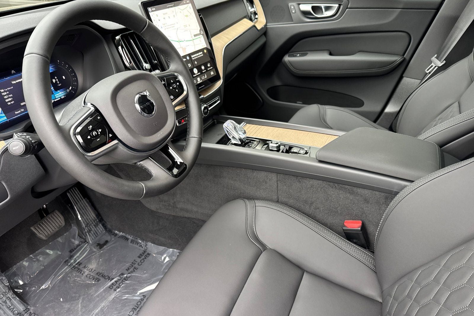 2026 Volvo XC60 B5 Plus
