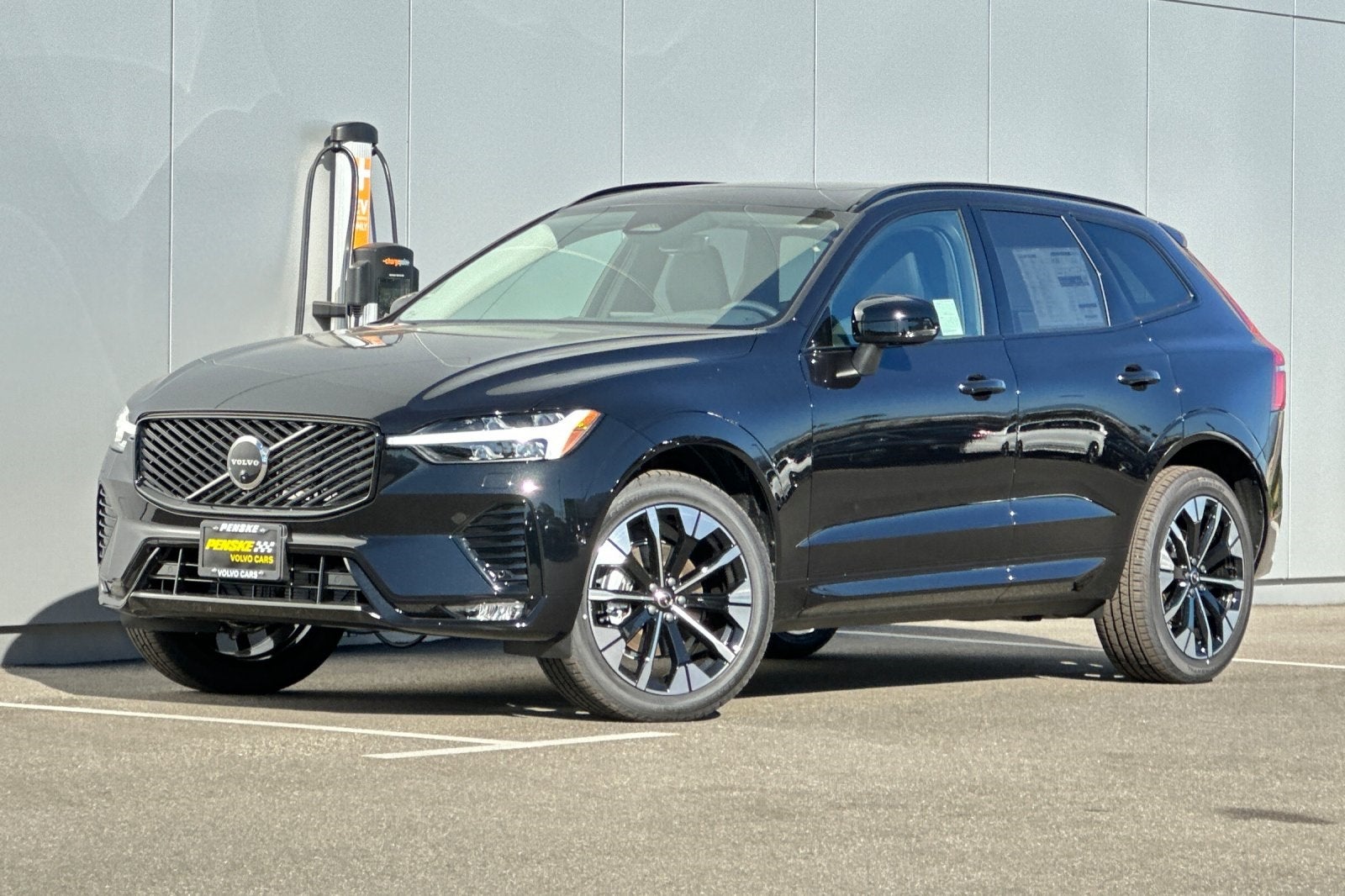 2026 Volvo XC60 B5 Plus