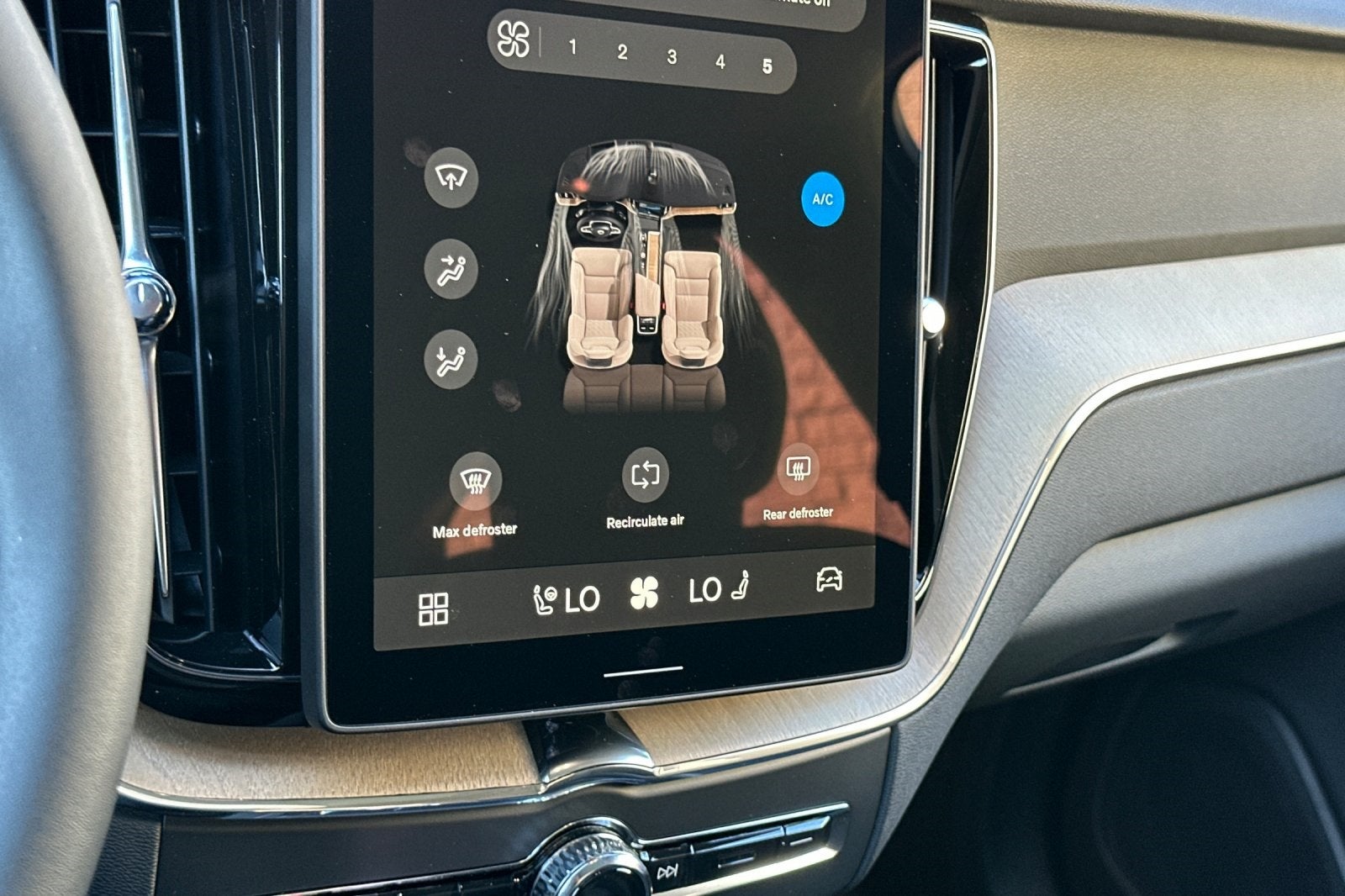 2026 Volvo XC60 B5 Plus