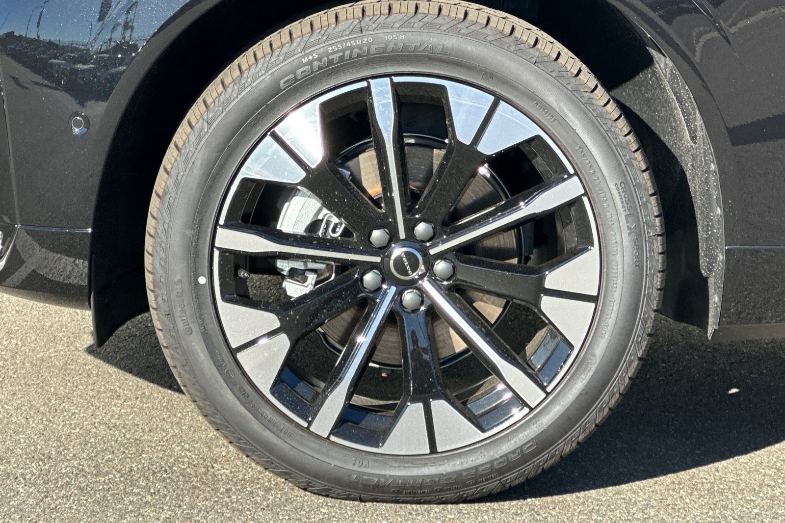 2026 Volvo XC60 B5 Plus