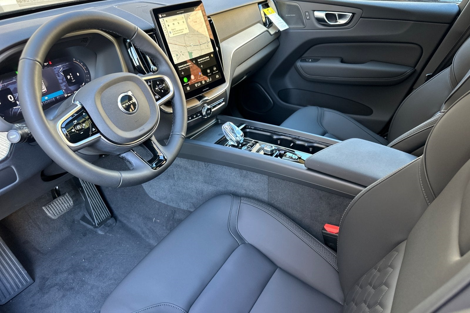 2026 Volvo XC60 B5 Plus