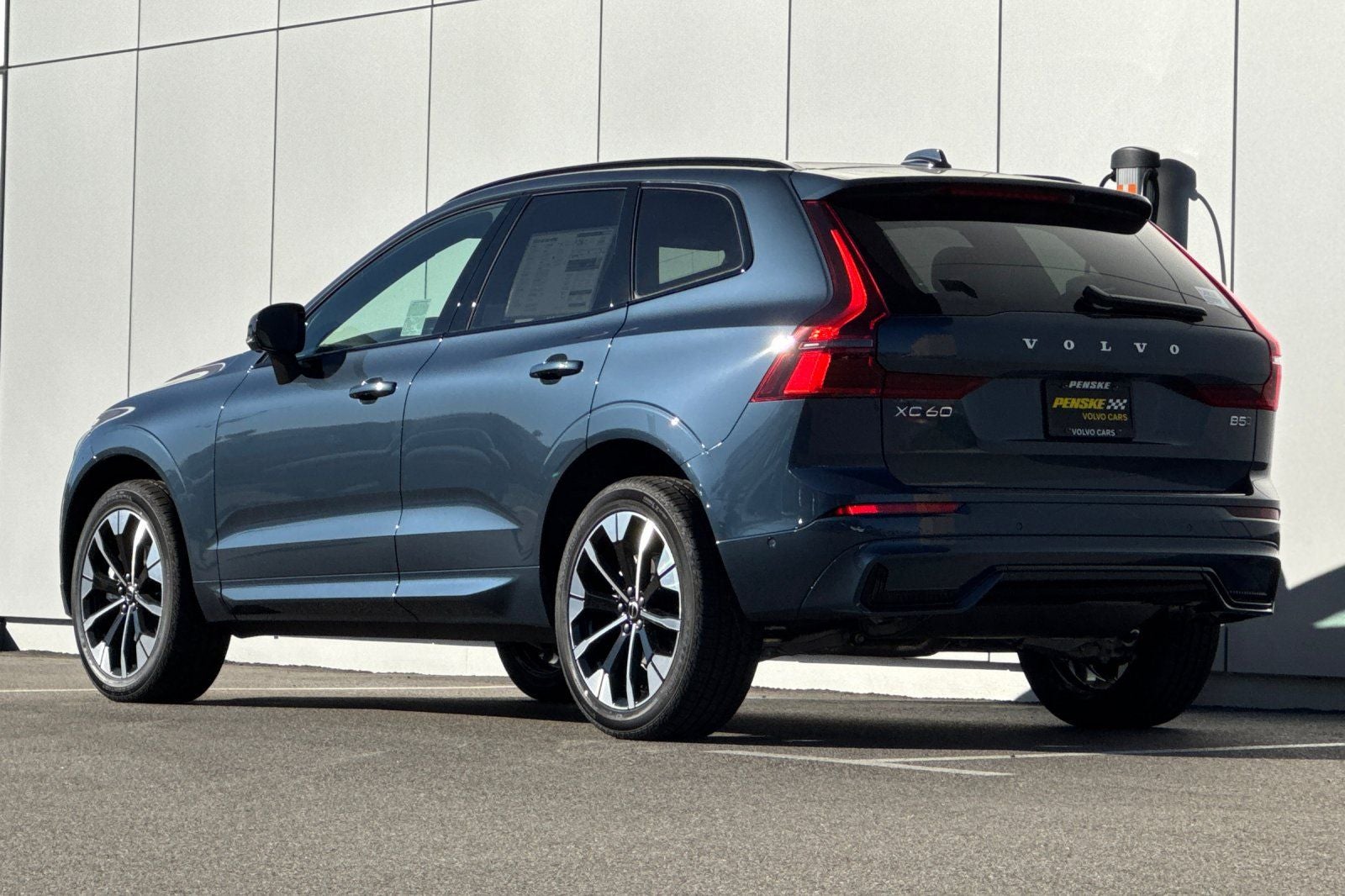 2026 Volvo XC60 B5 Plus
