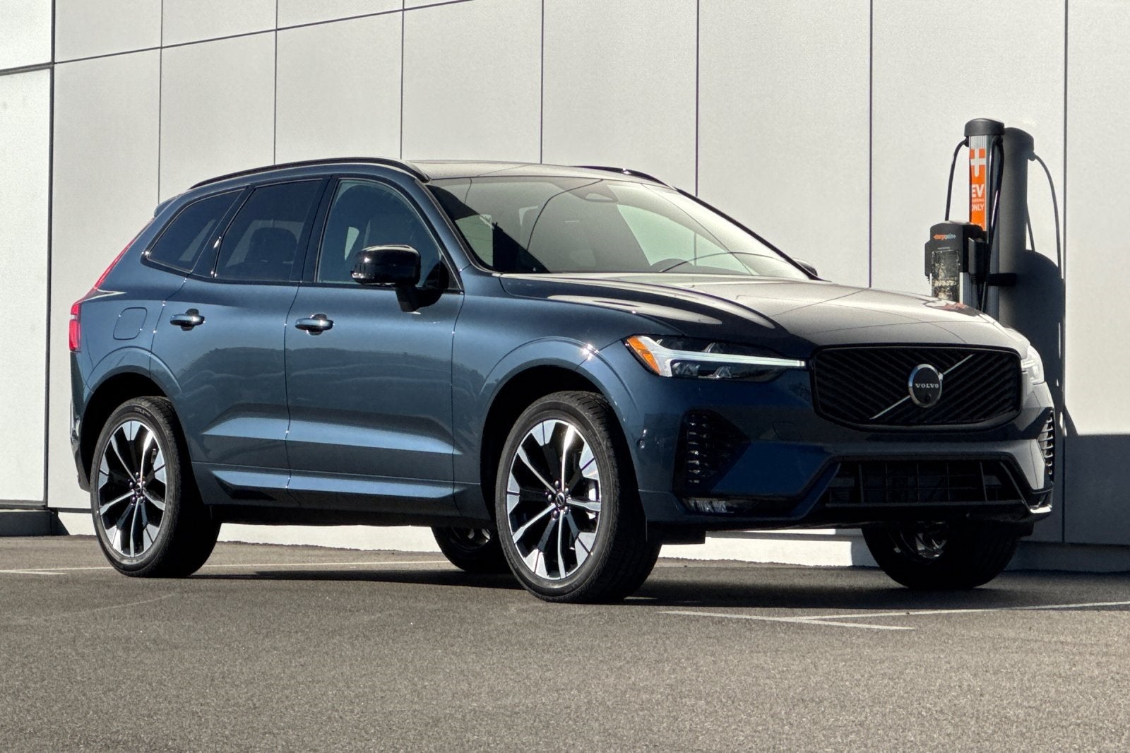 2026 Volvo XC60 B5 Plus