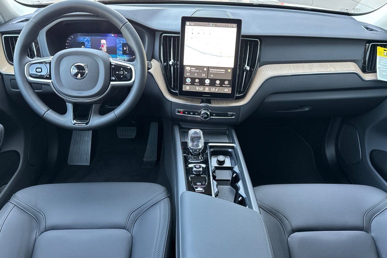 2026 Volvo XC60 B5 Plus