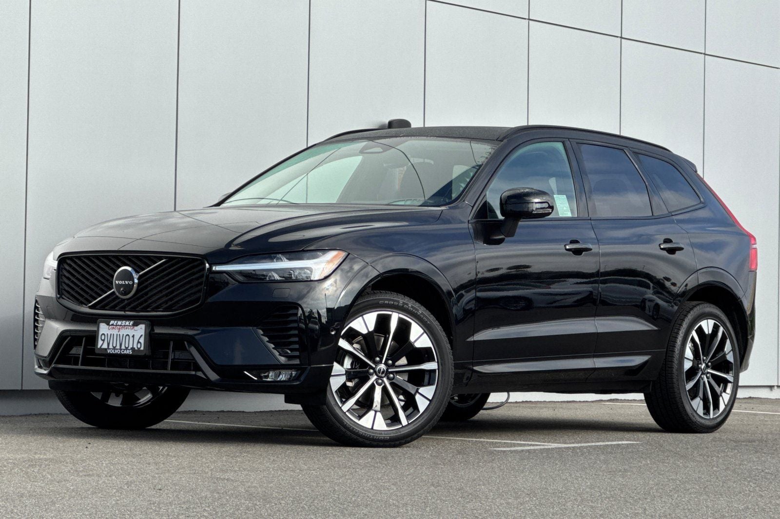 2026 Volvo XC60 B5 Plus Dark AWD's photo