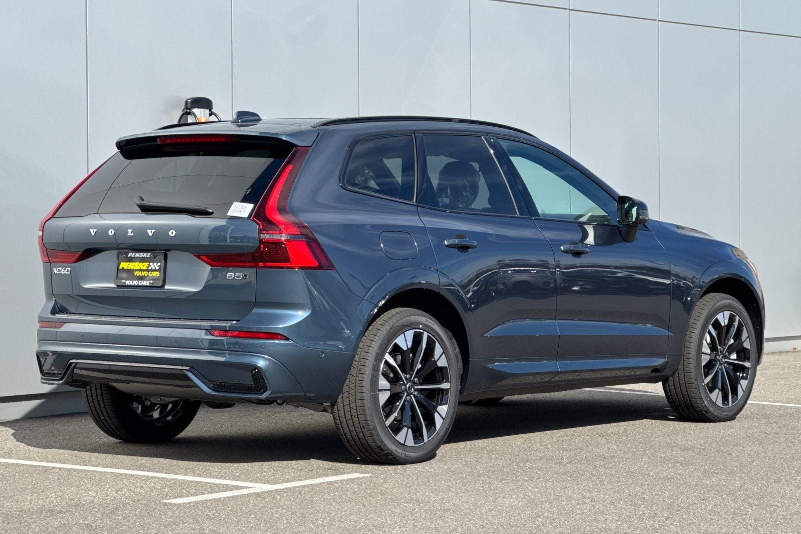 2026 Volvo XC60 B5 Plus