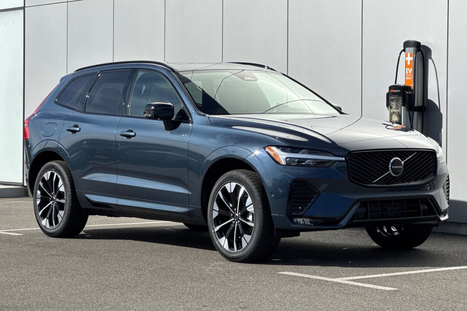 2026 Volvo XC60 B5 Plus