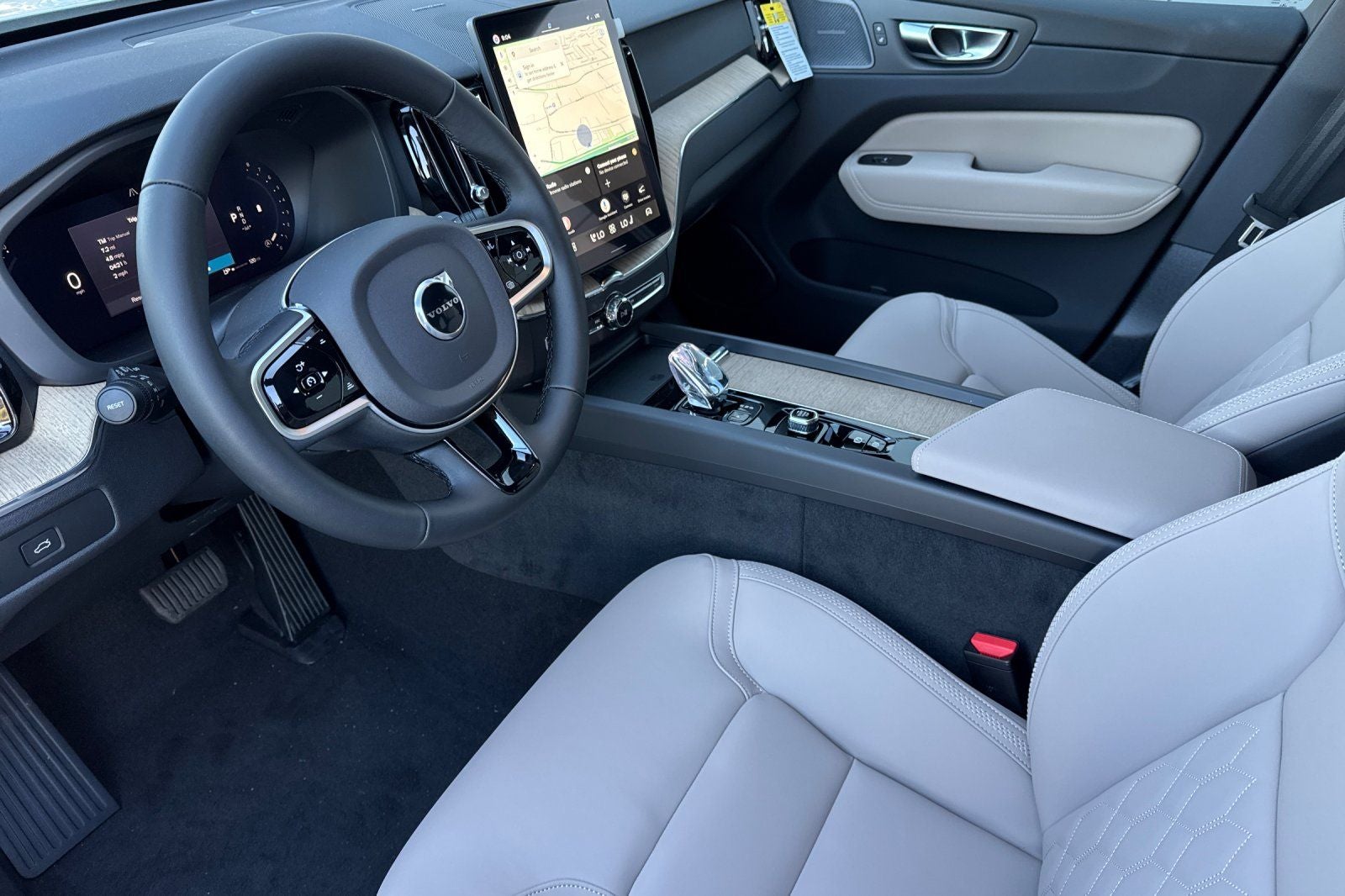 2026 Volvo XC60 B5 Plus