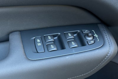 2026 Volvo XC60 B5 Ultra Black Edition