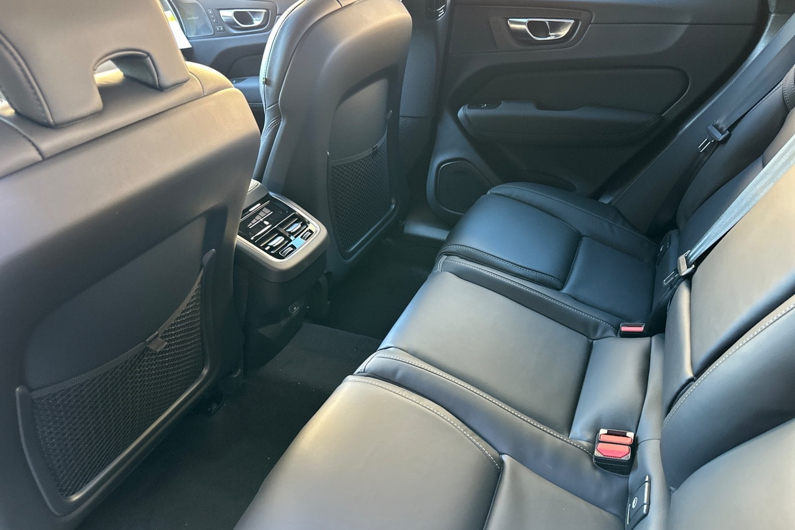 2026 Volvo XC60 B5 Ultra Black Edition