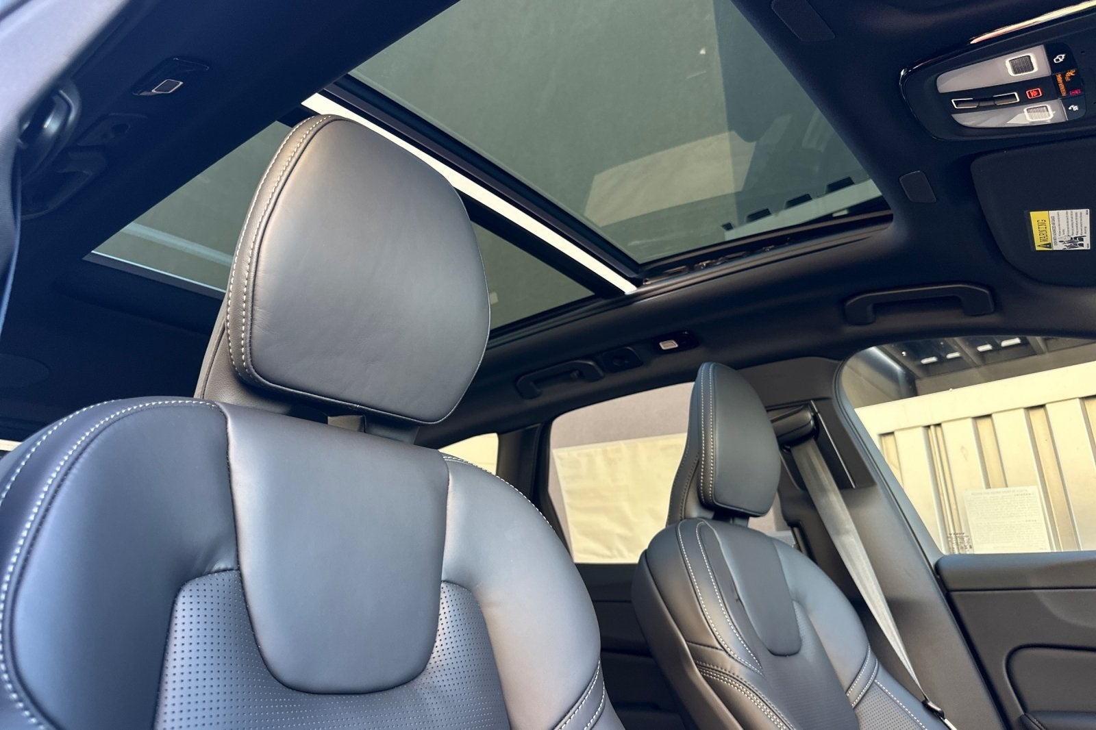 2026 Volvo XC60 B5 Ultra Black Edition