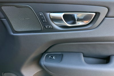 2026 Volvo XC60 B5 Ultra Black Edition