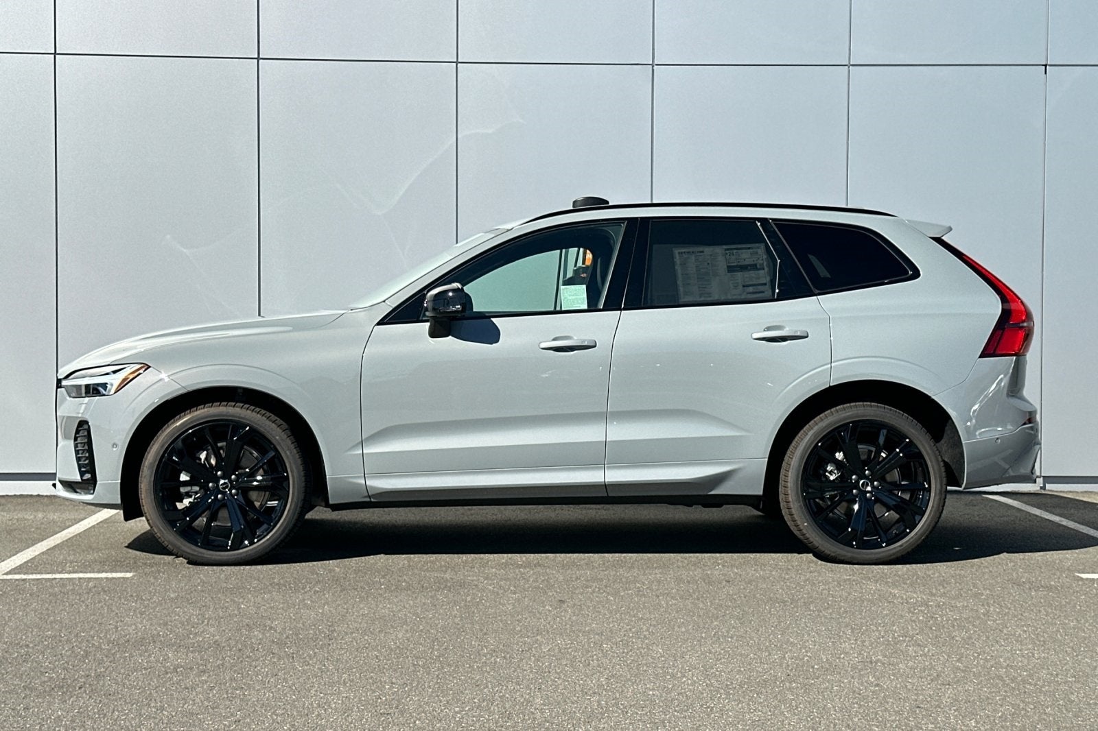 2026 Volvo XC60 B5 Ultra Black Edition