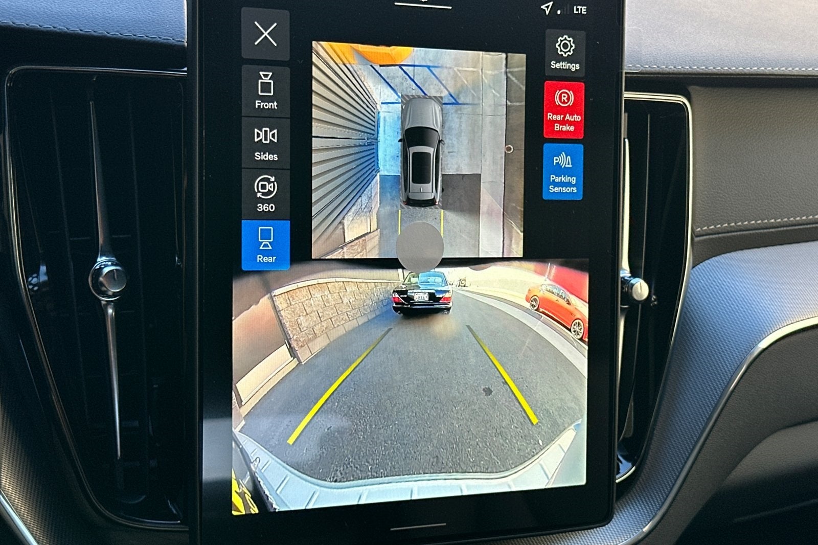 2026 Volvo XC60 B5 Ultra Black Edition