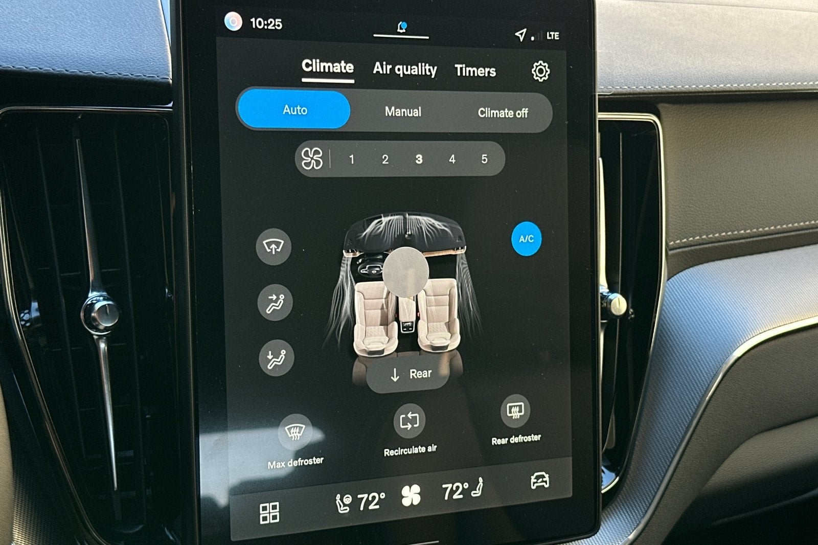 2026 Volvo XC60 B5 Ultra Black Edition