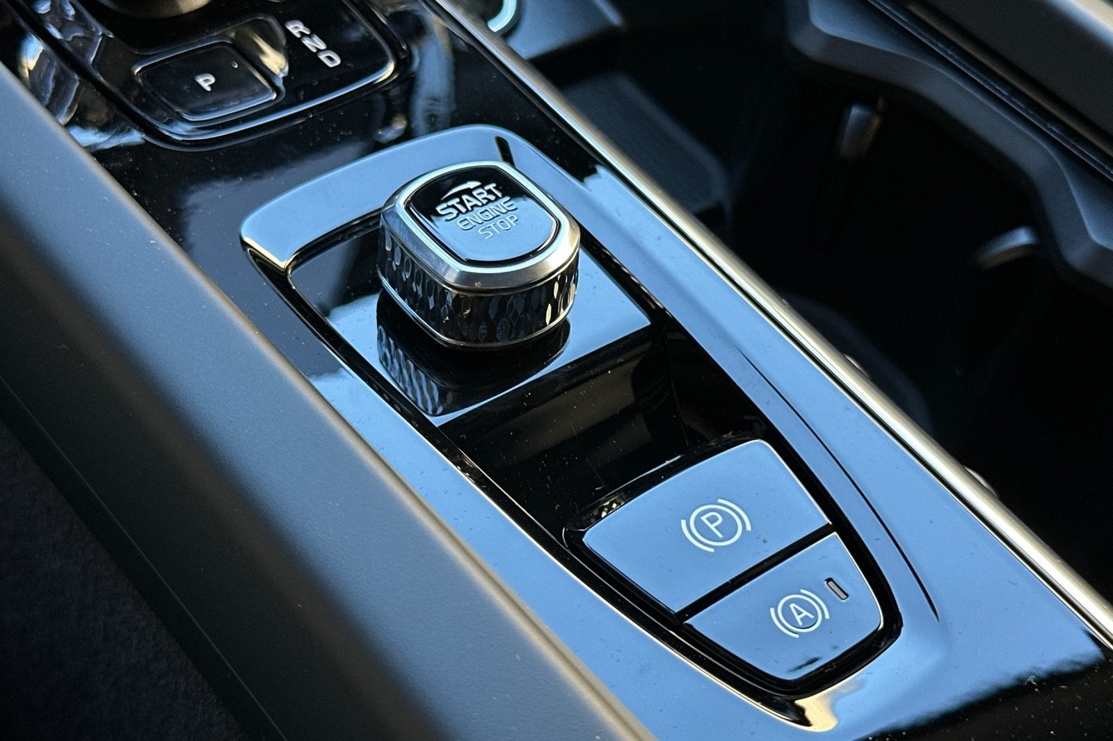 2026 Volvo XC60 B5 Ultra Black Edition