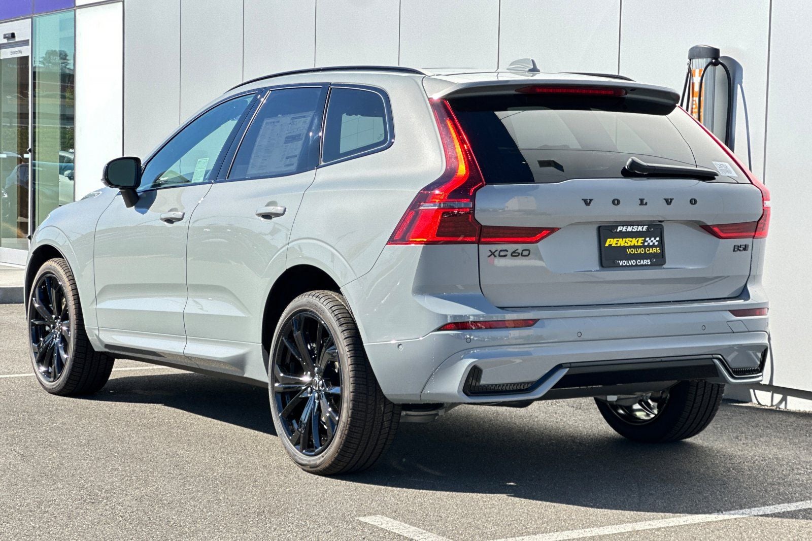 2026 Volvo XC60 B5 Ultra Black Edition