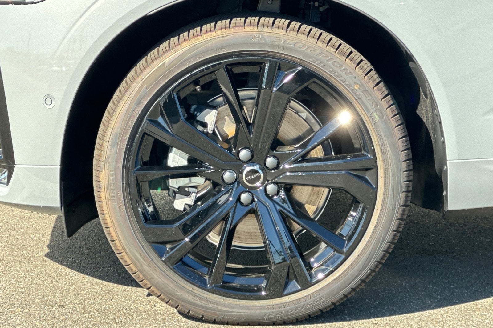 2026 Volvo XC60 B5 Ultra Black Edition