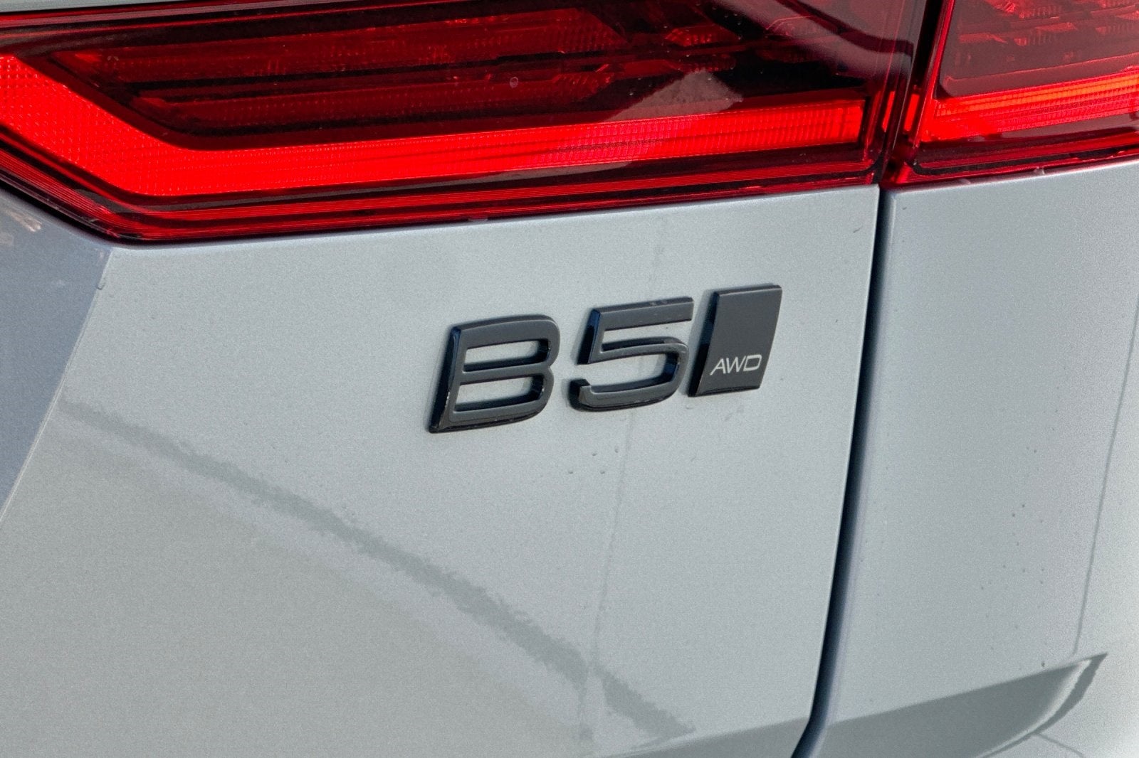 2026 Volvo XC60 B5 Ultra Black Edition