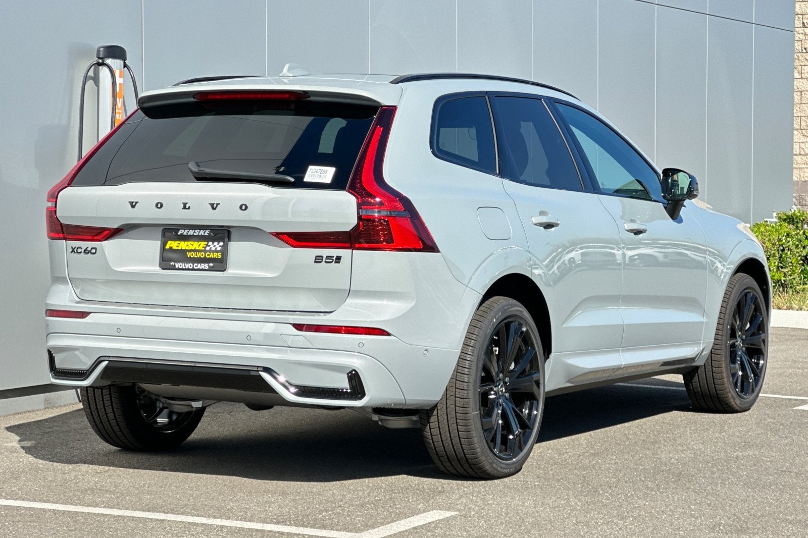 2026 Volvo XC60 B5 Ultra Black Edition
