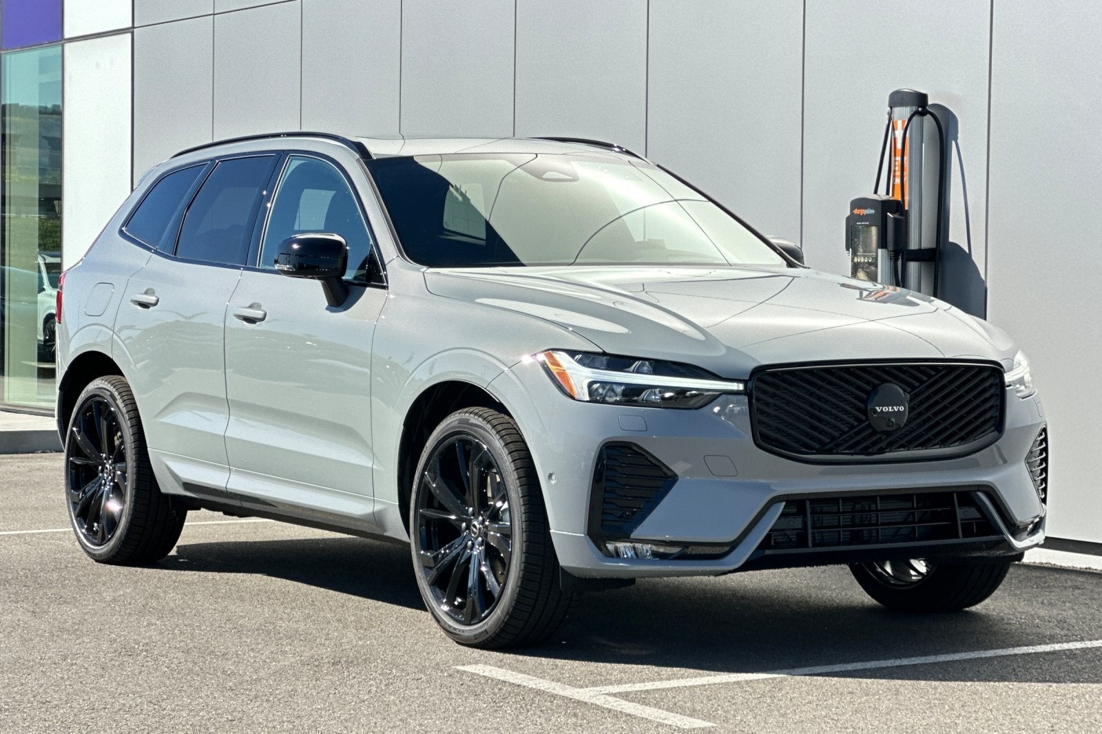 2026 Volvo XC60 B5 Ultra Black Edition