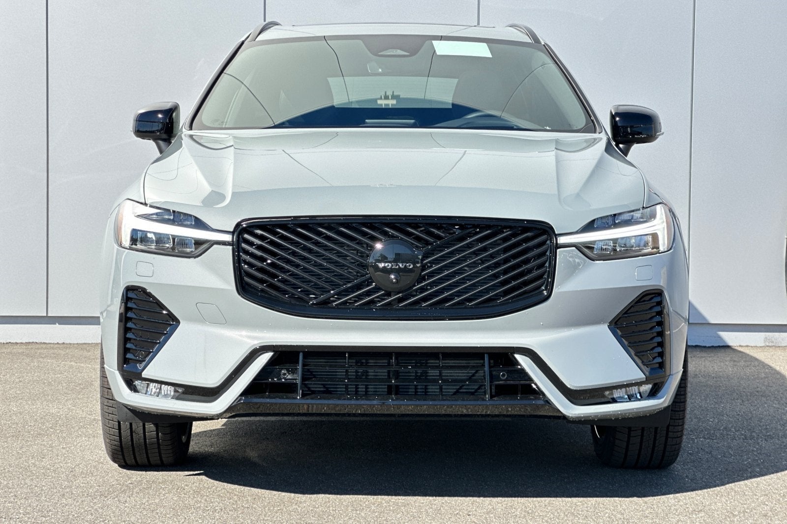 2026 Volvo XC60 B5 Ultra Black Edition