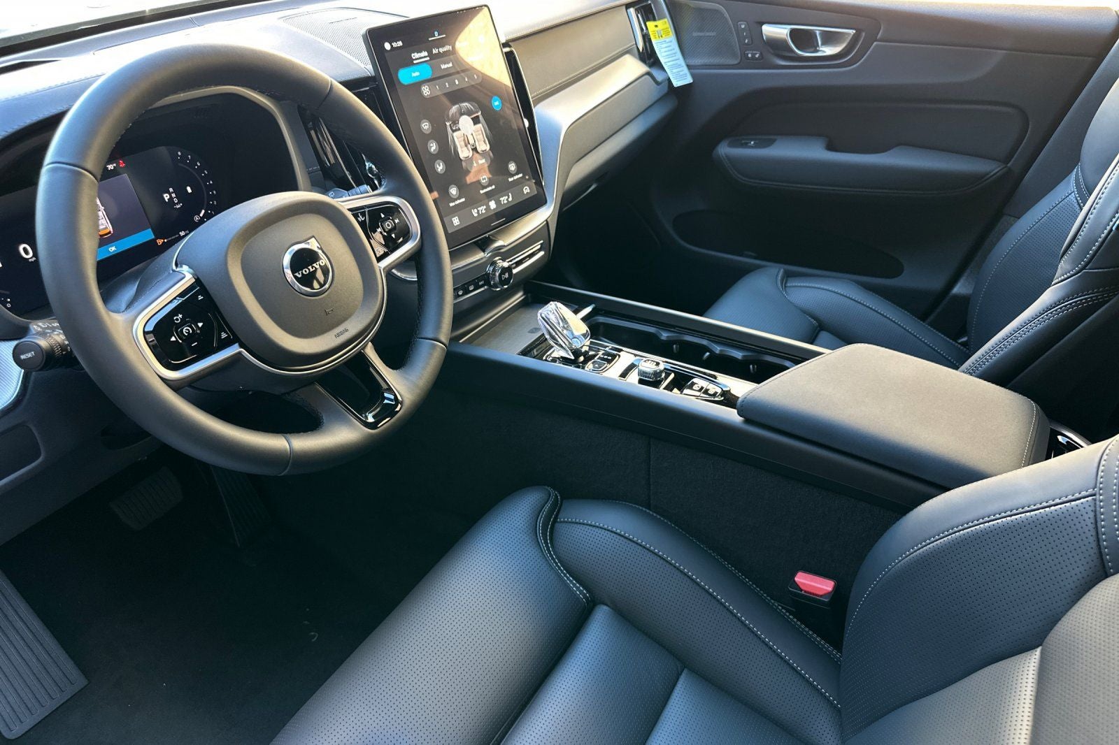 2026 Volvo XC60 B5 Ultra Black Edition