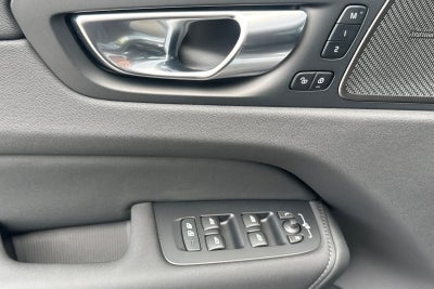 2026 Volvo XC60 B5 Ultra Black Edition