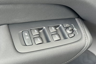 2026 Volvo XC60 B5 Ultra Black Edition