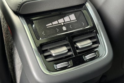 2026 Volvo XC60 B5 Ultra Black Edition