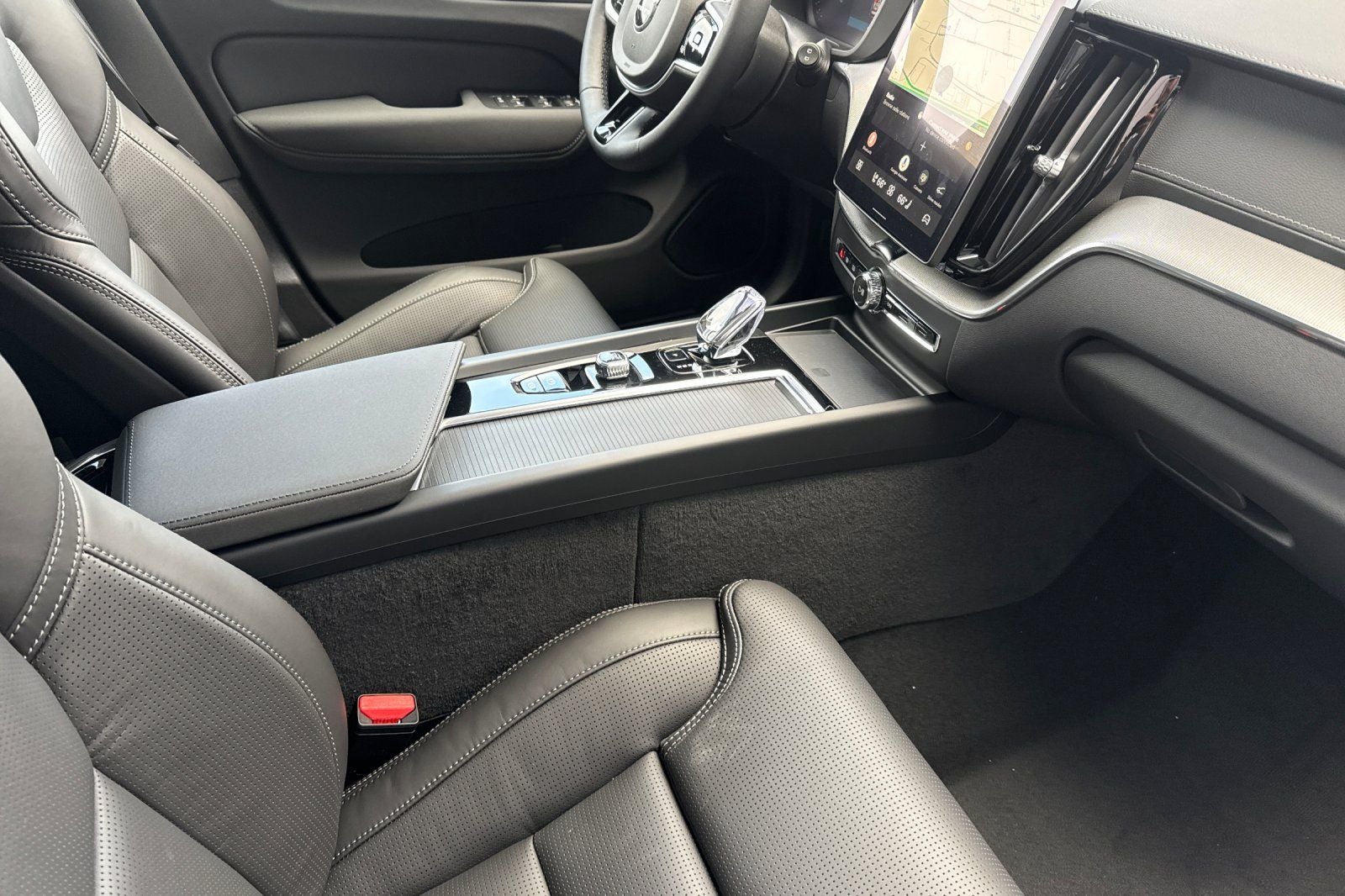 2026 Volvo XC60 B5 Ultra Black Edition