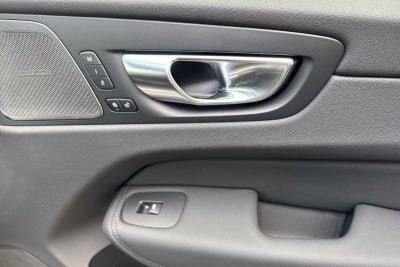 2026 Volvo XC60 B5 Ultra Black Edition