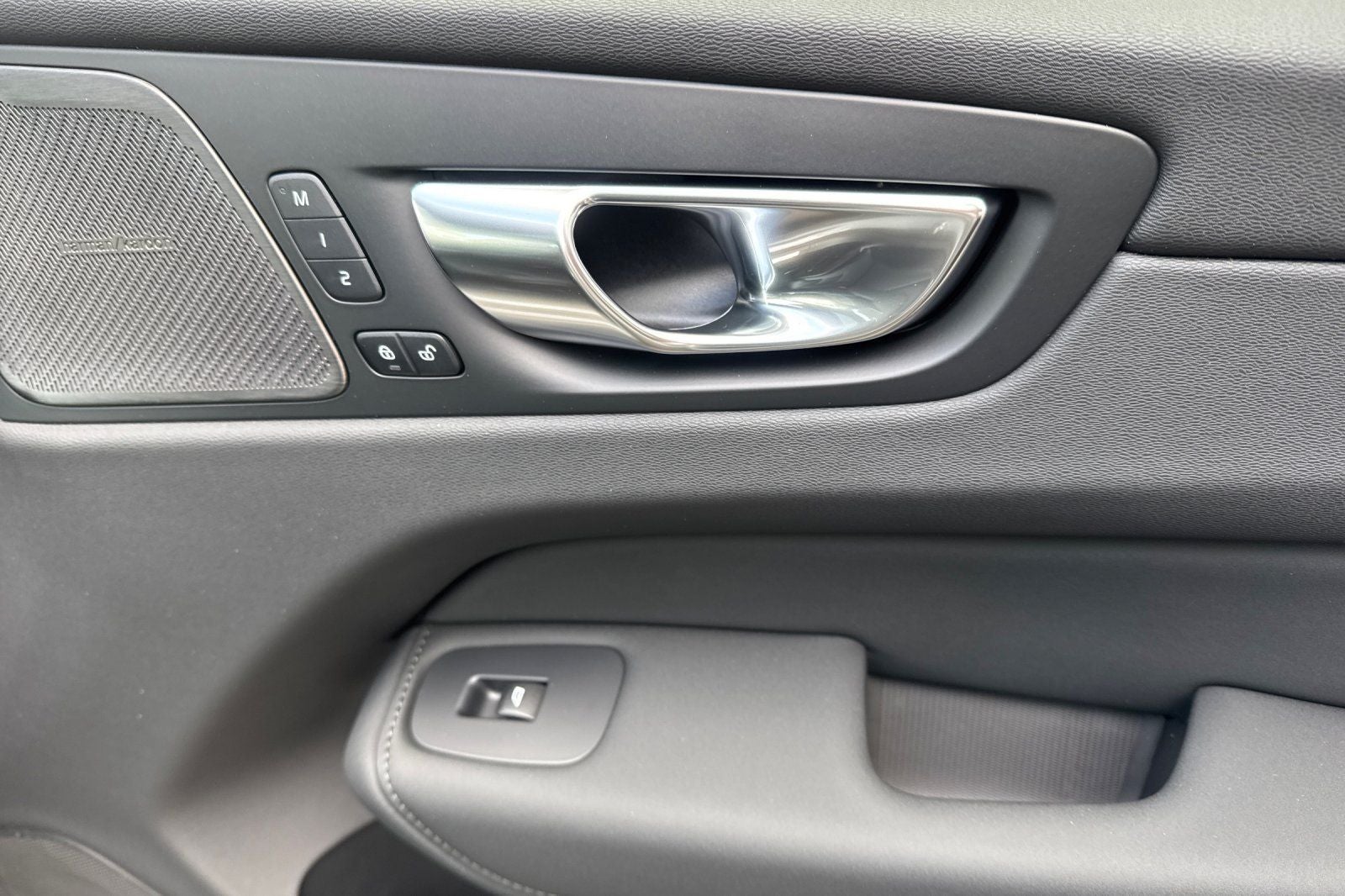 2026 Volvo XC60 B5 Ultra Black Edition