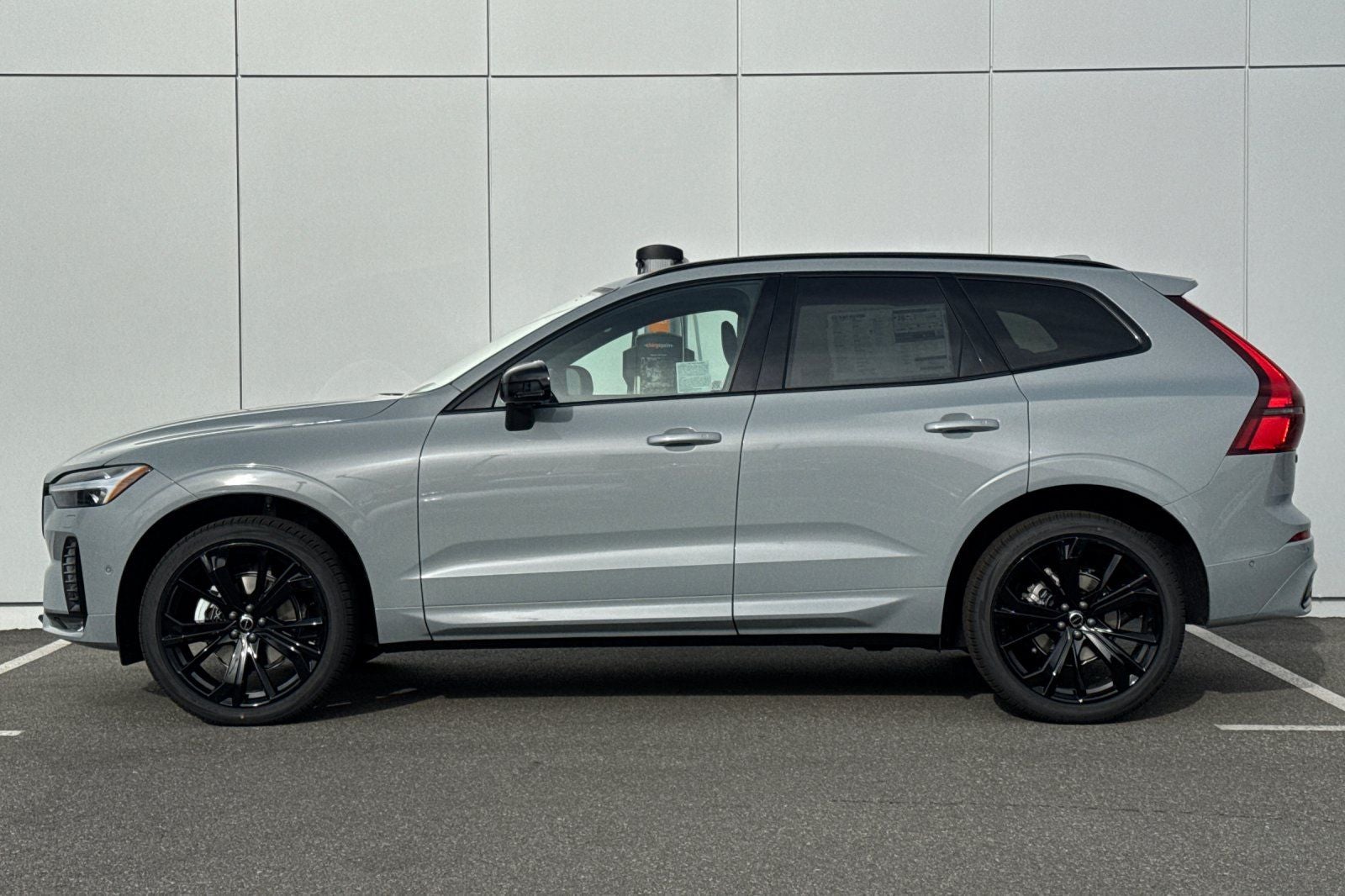 2026 Volvo XC60 B5 Ultra Black Edition