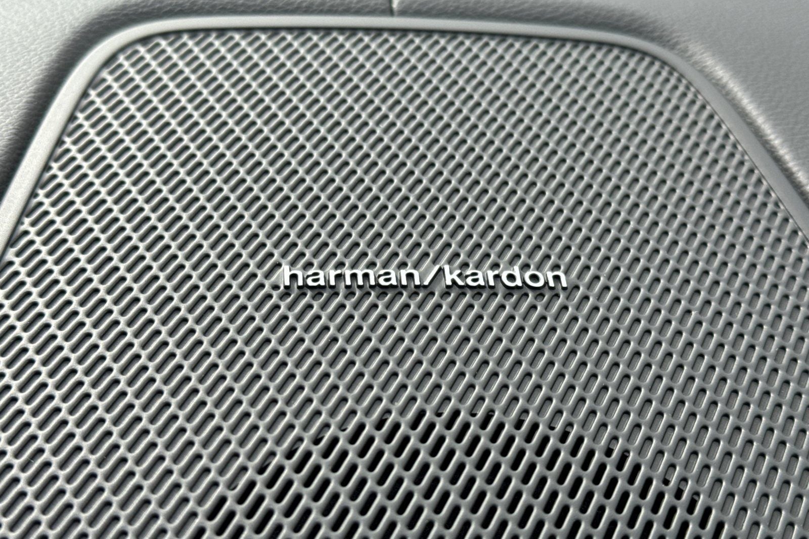 2026 Volvo XC60 B5 Ultra Black Edition