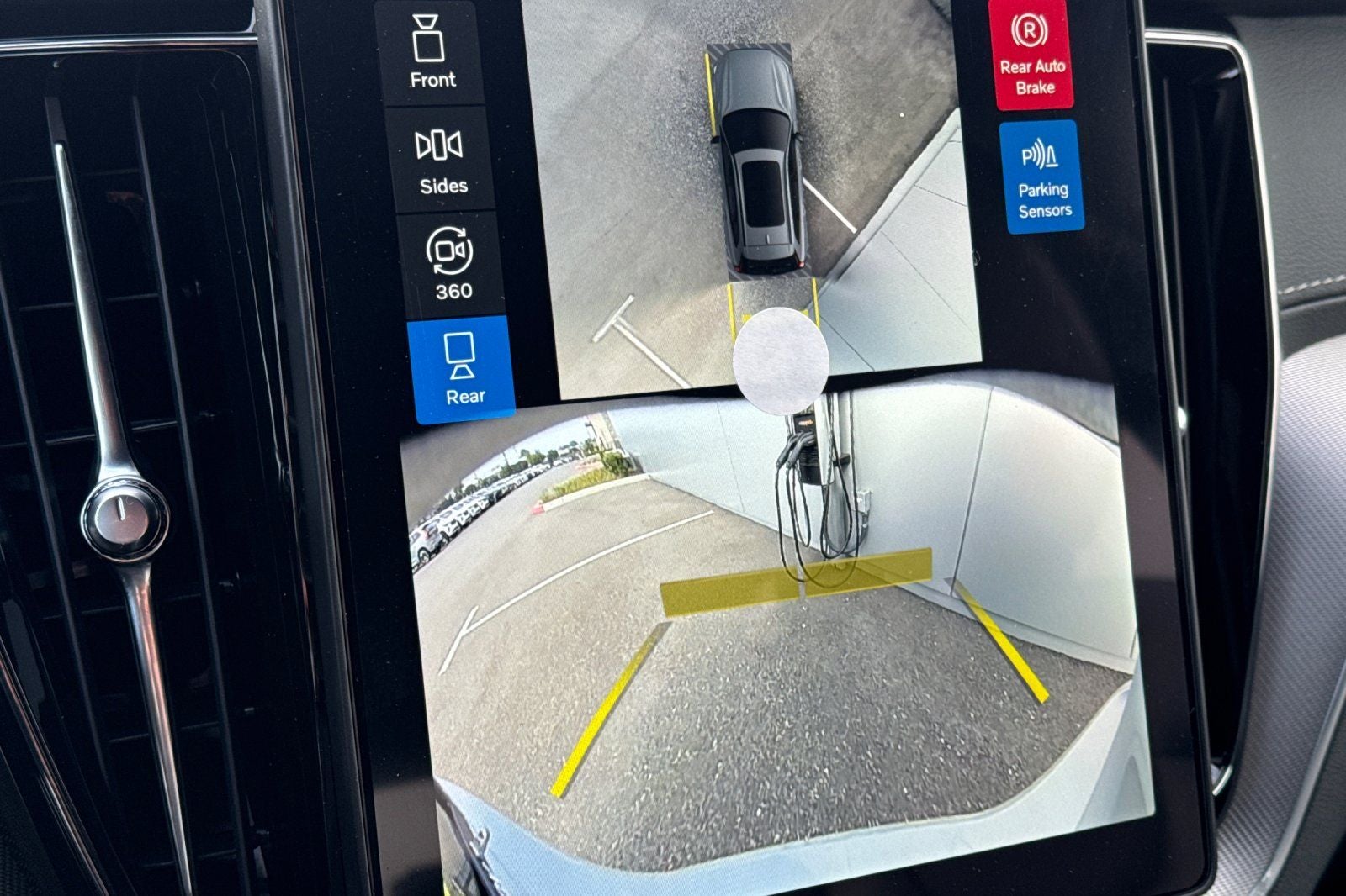 2026 Volvo XC60 B5 Ultra Black Edition