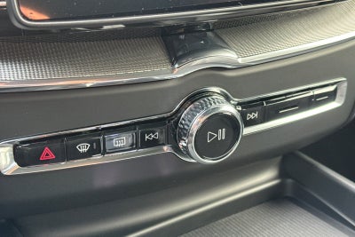 2026 Volvo XC60 B5 Ultra Black Edition