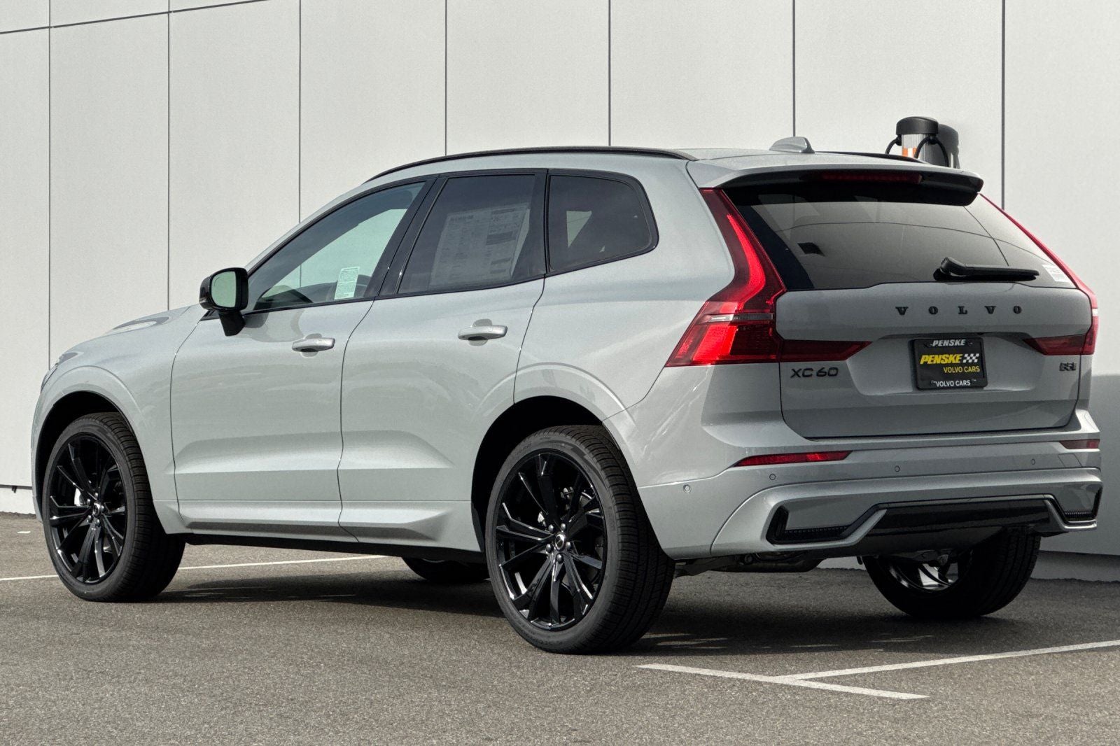 2026 Volvo XC60 B5 Ultra Black Edition