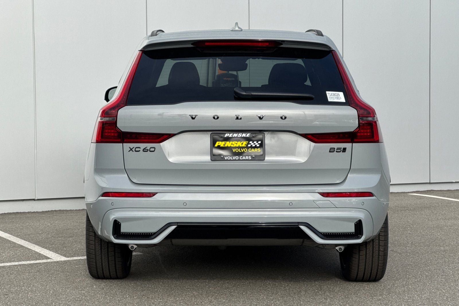 2026 Volvo XC60 B5 Ultra Black Edition