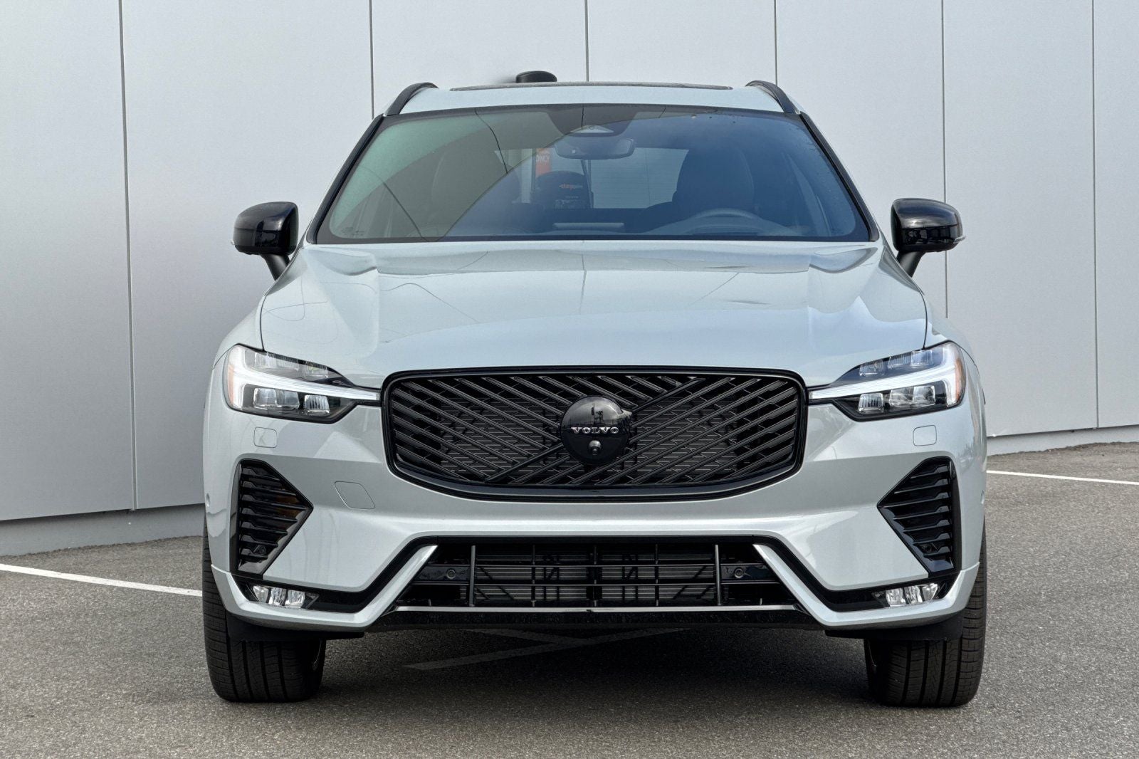 2026 Volvo XC60 B5 Ultra Black Edition