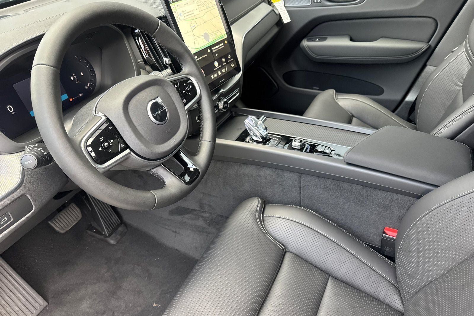 2026 Volvo XC60 B5 Ultra Black Edition