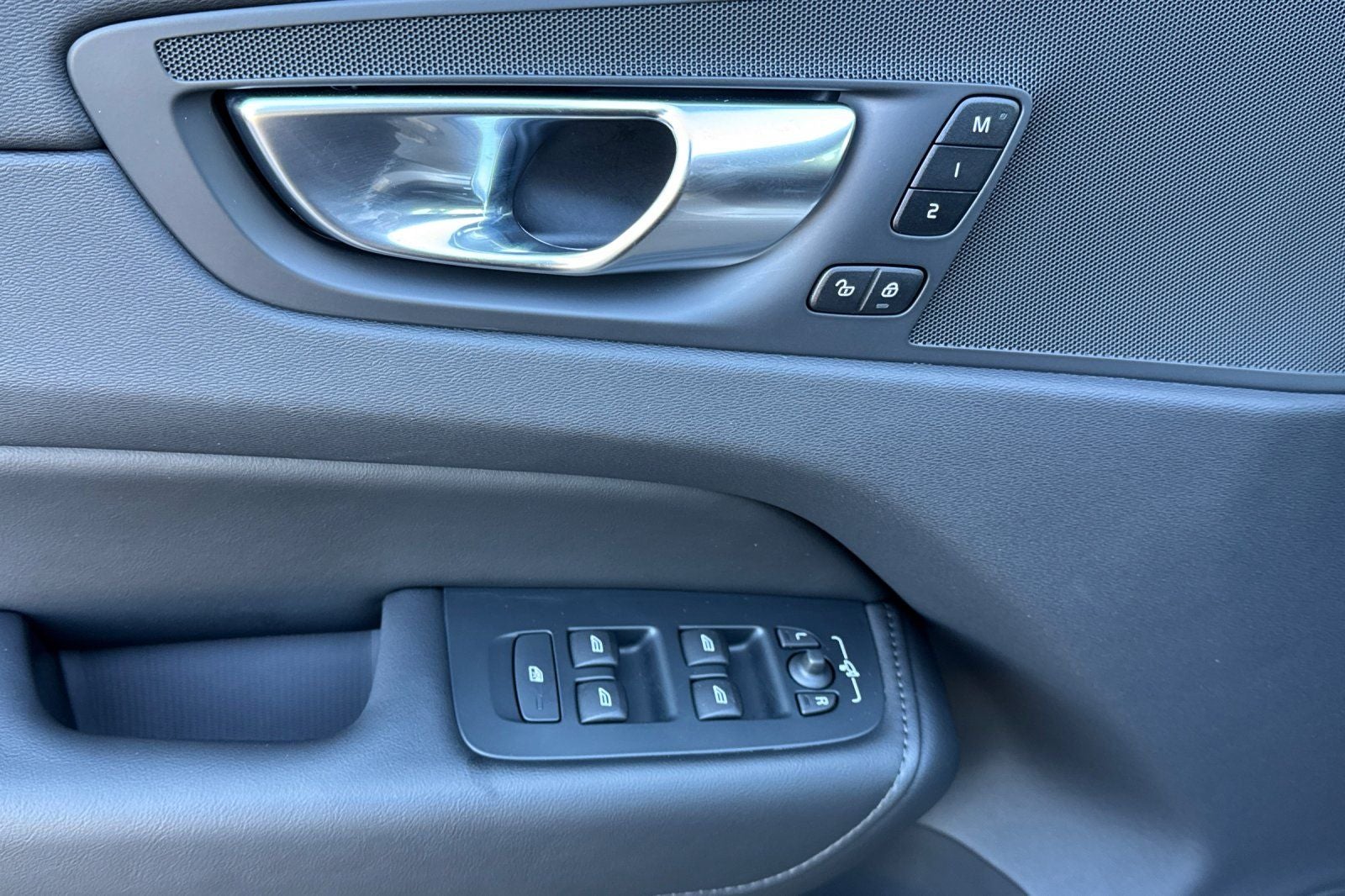 2025 Volvo XC60 B5 Core