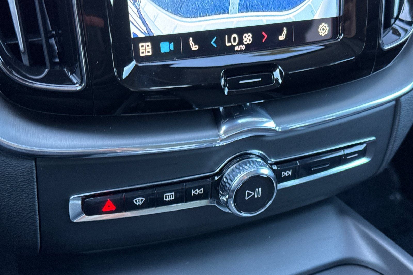 2025 Volvo XC60 B5 Core