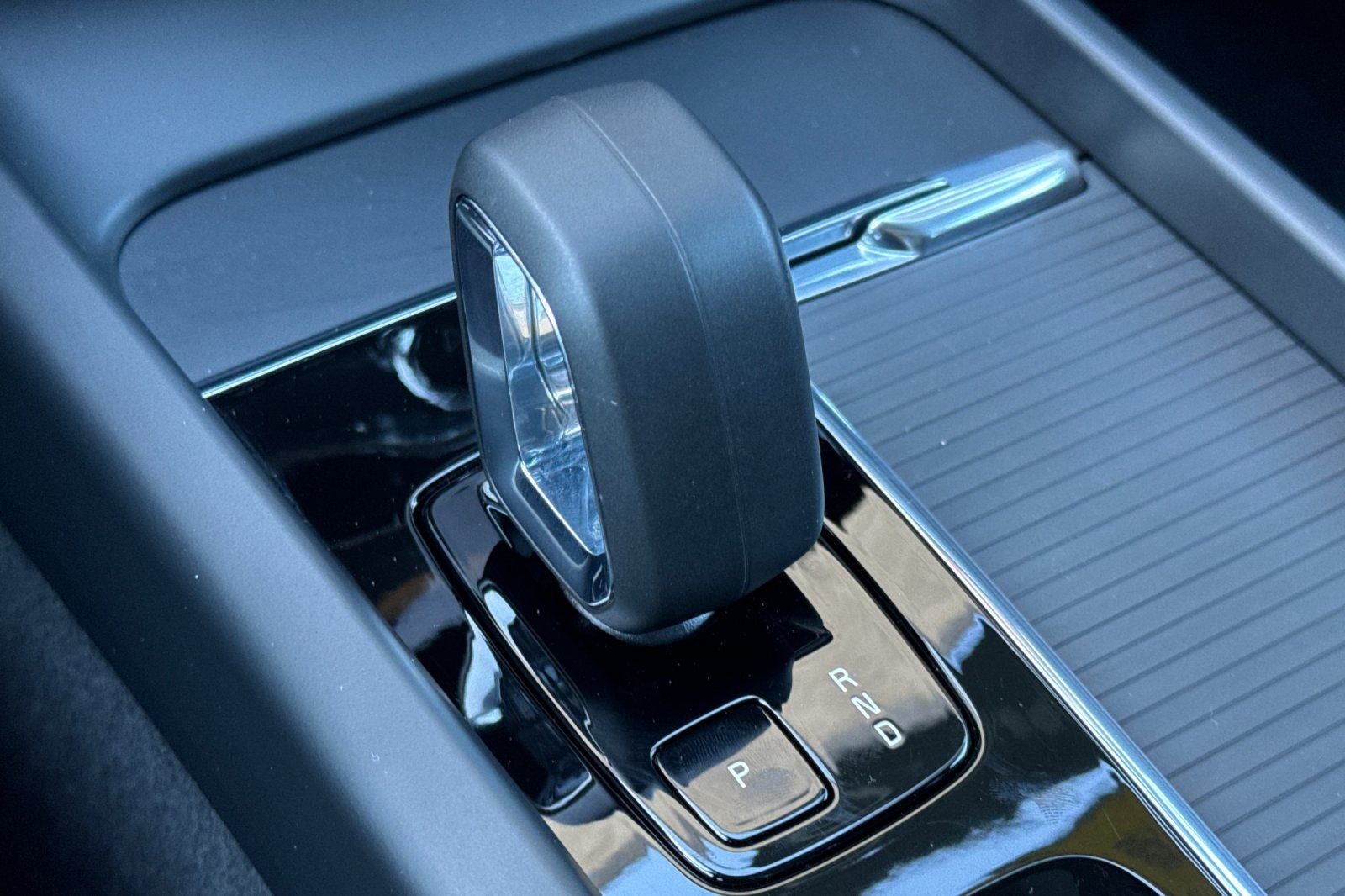 2025 Volvo XC60 B5 Core