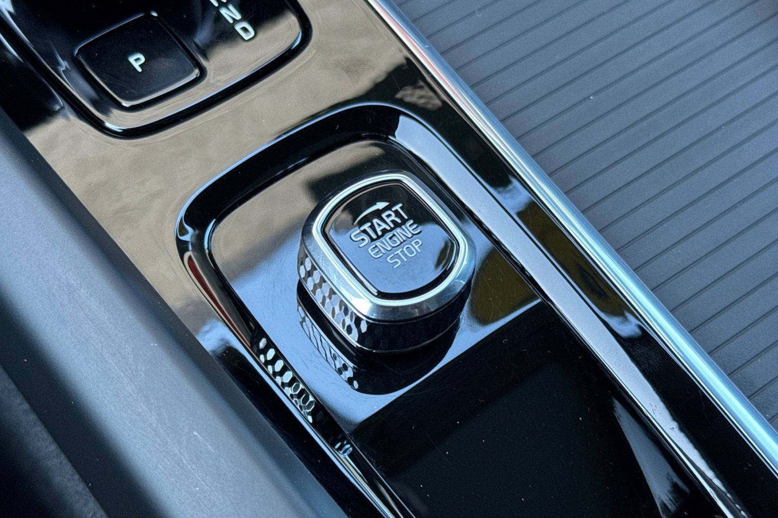 2025 Volvo XC60 B5 Core