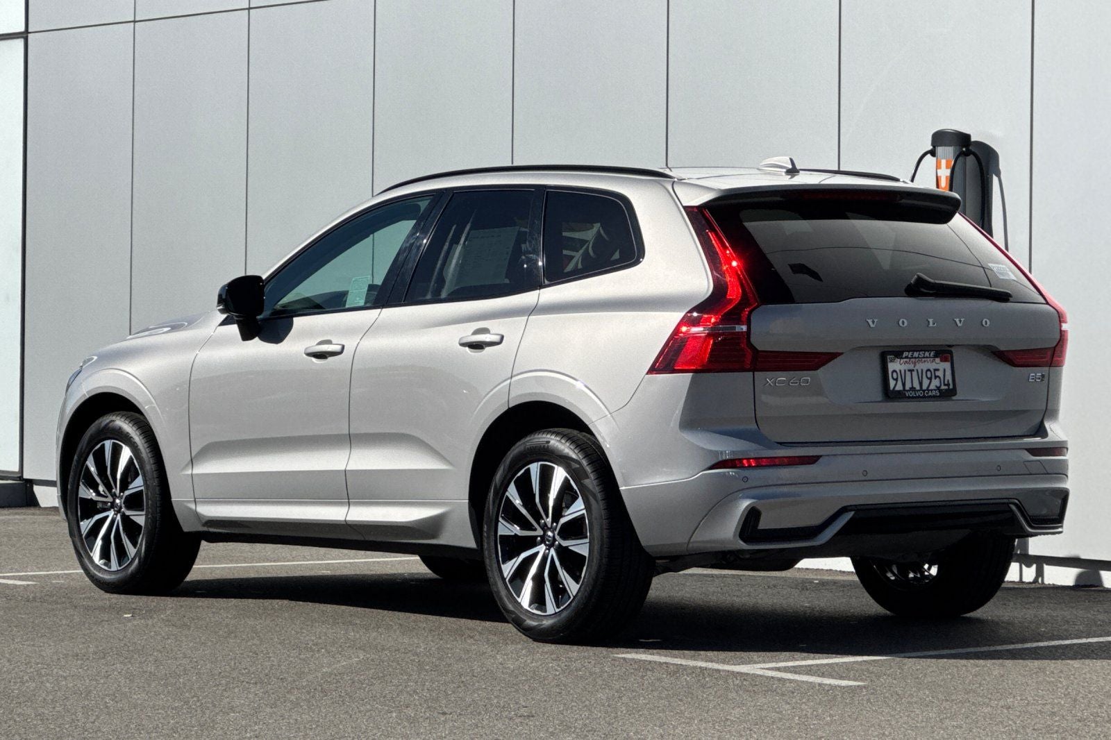2025 Volvo XC60 B5 Core