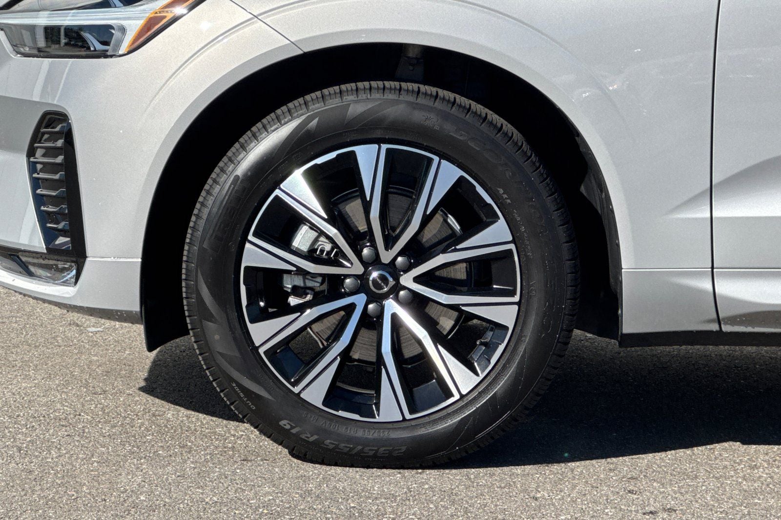 2025 Volvo XC60 B5 Core