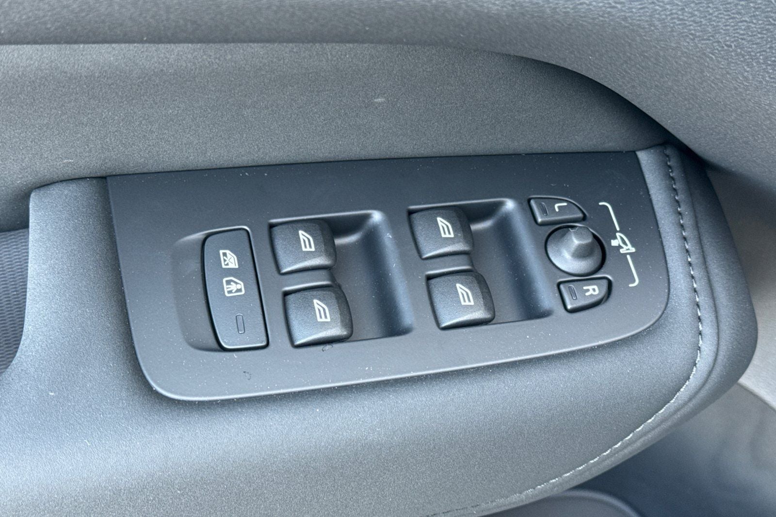 2026 Volvo XC60 B5 Core